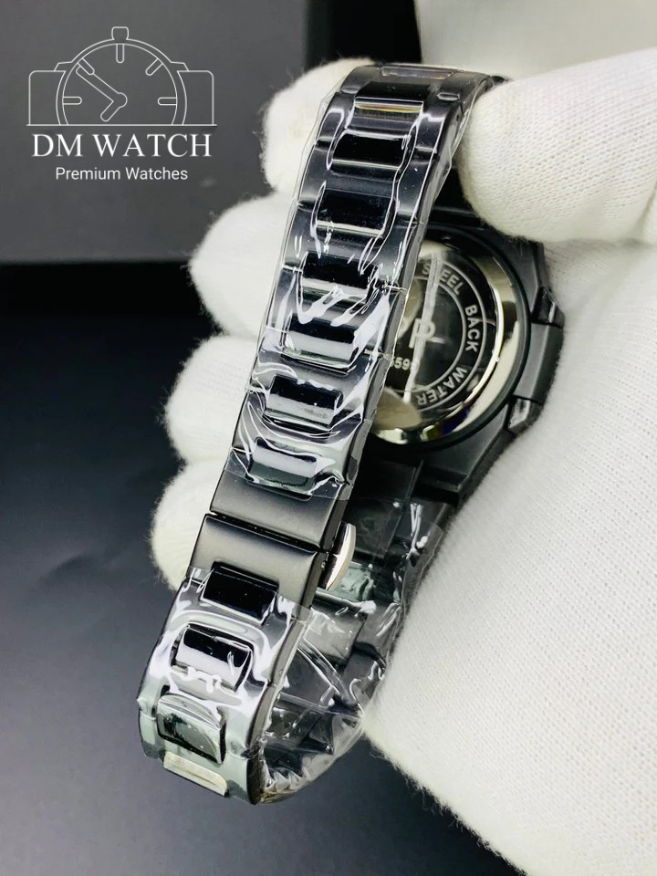 Nautilus Model | Black Grey